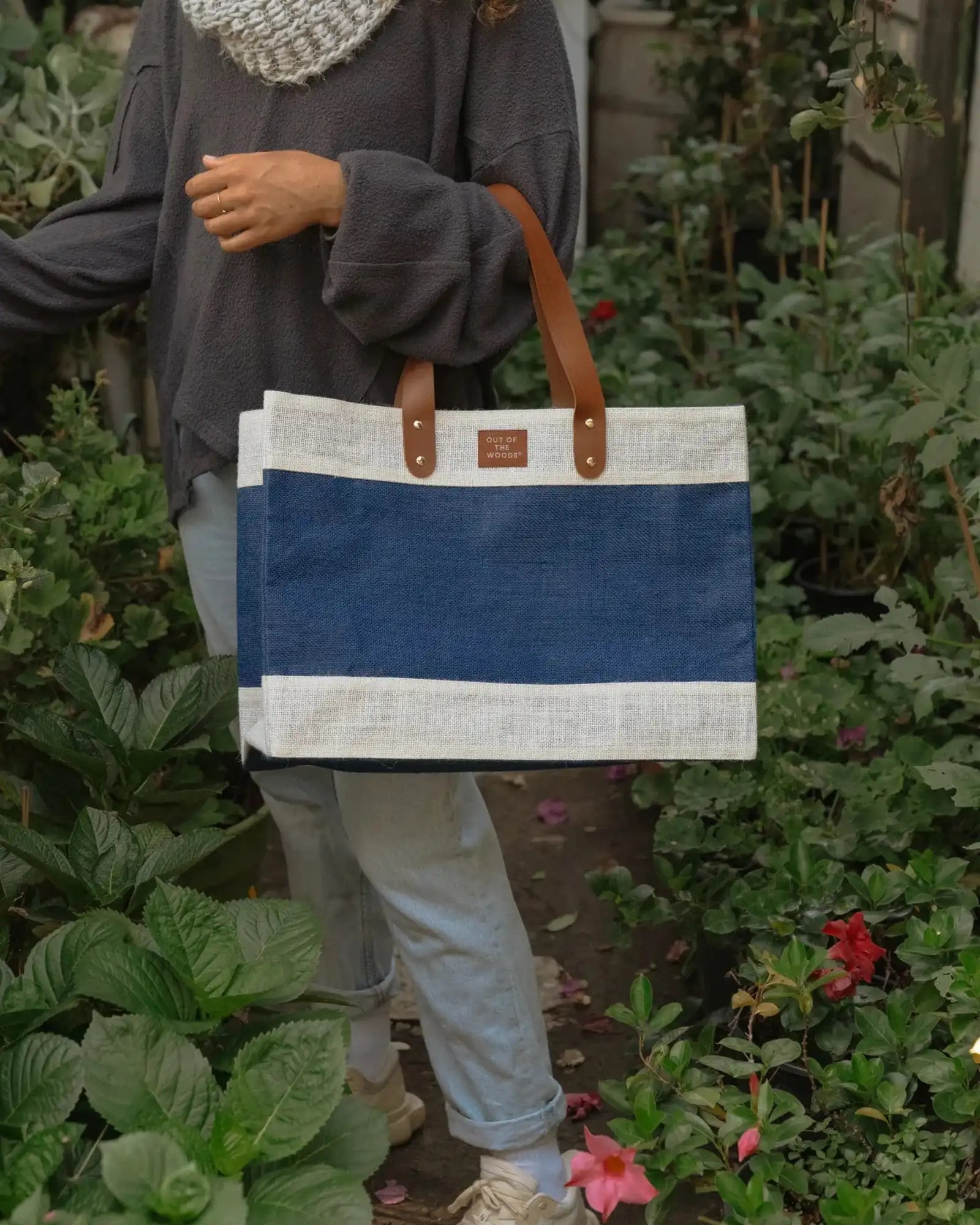 Custom jute market tote bag with vegan leather handles - 7
