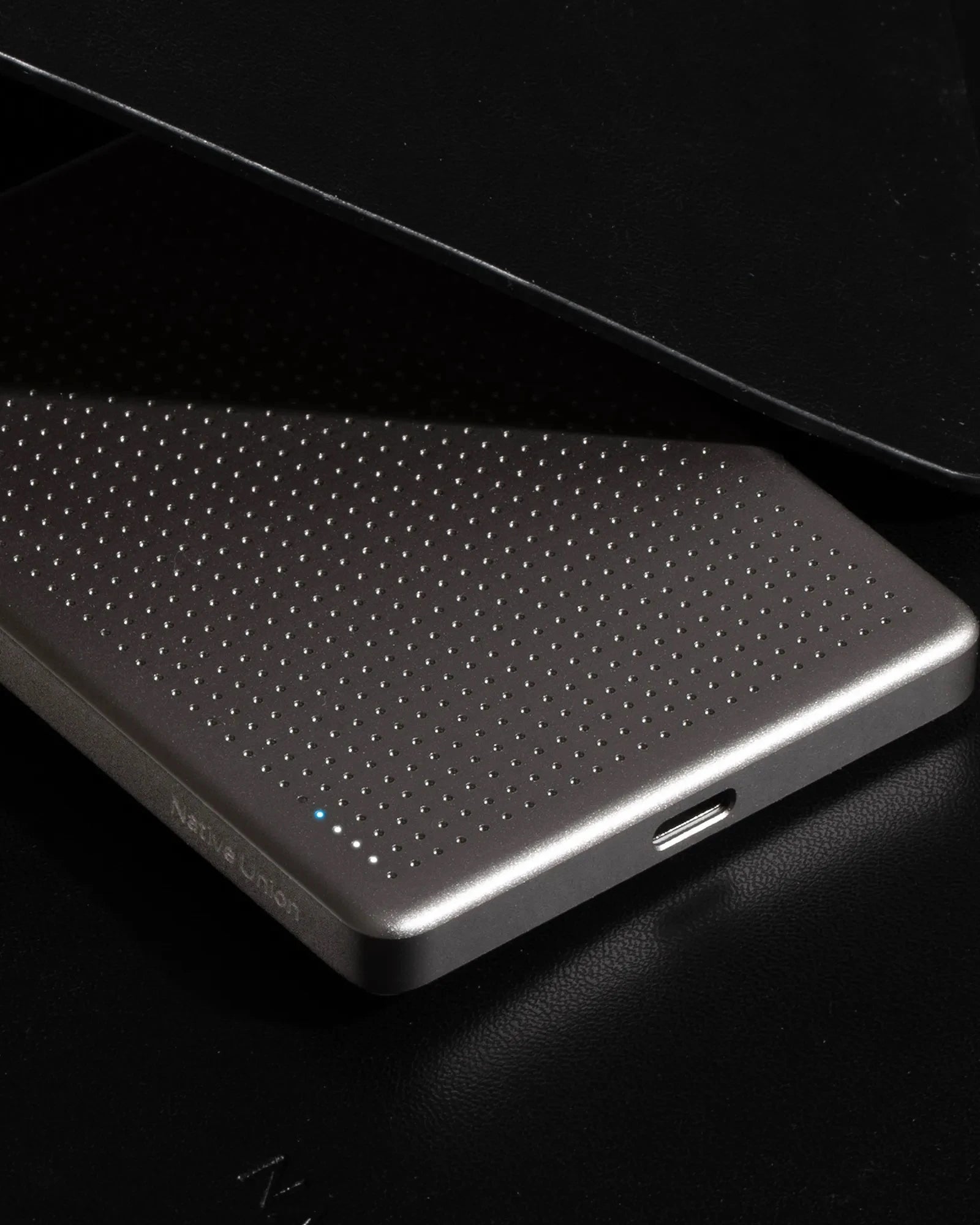 Custom 5,000mAh power bank Native Union Active - 6