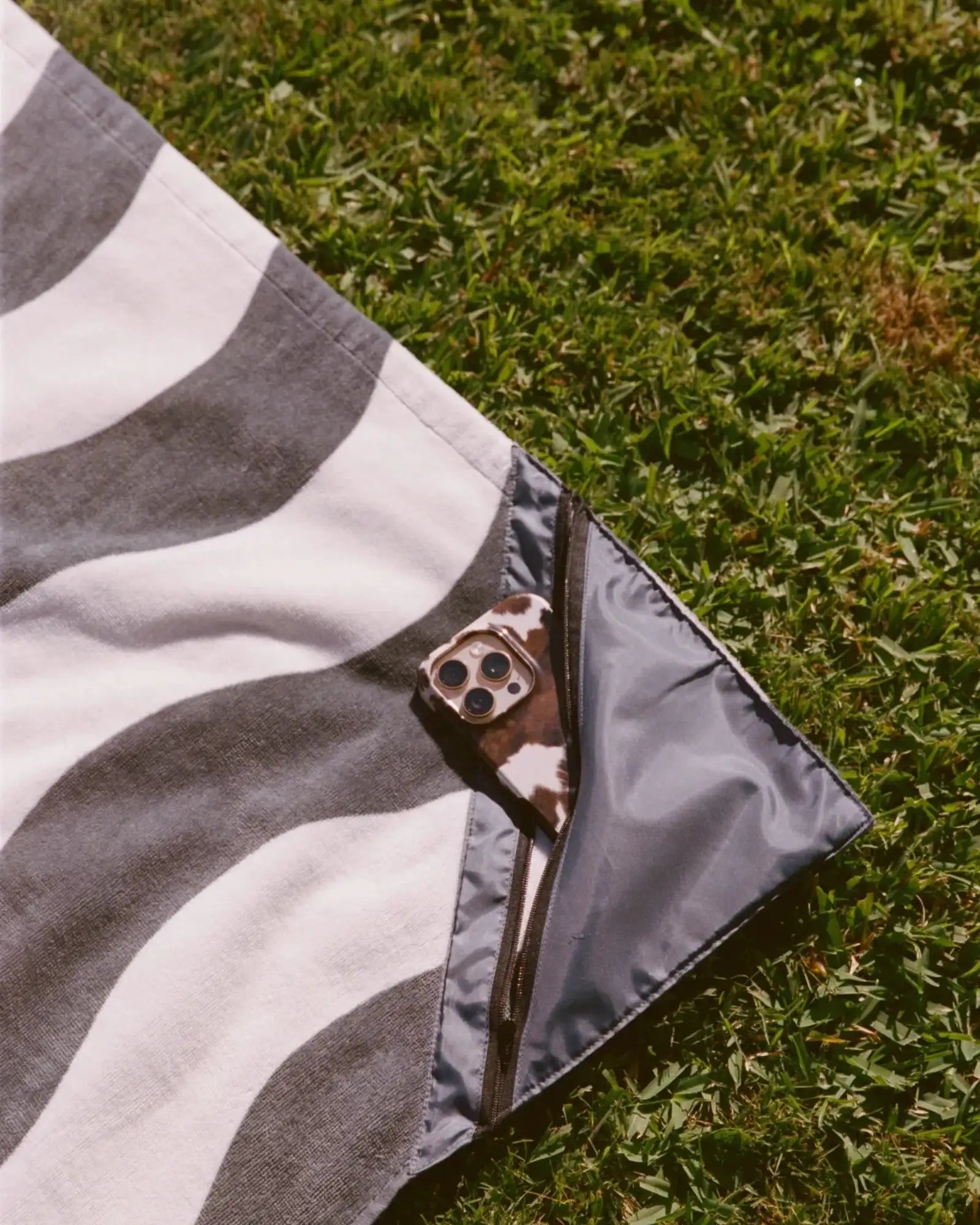 Custom cotton beach towel with zippered pocket 60x30 - 8