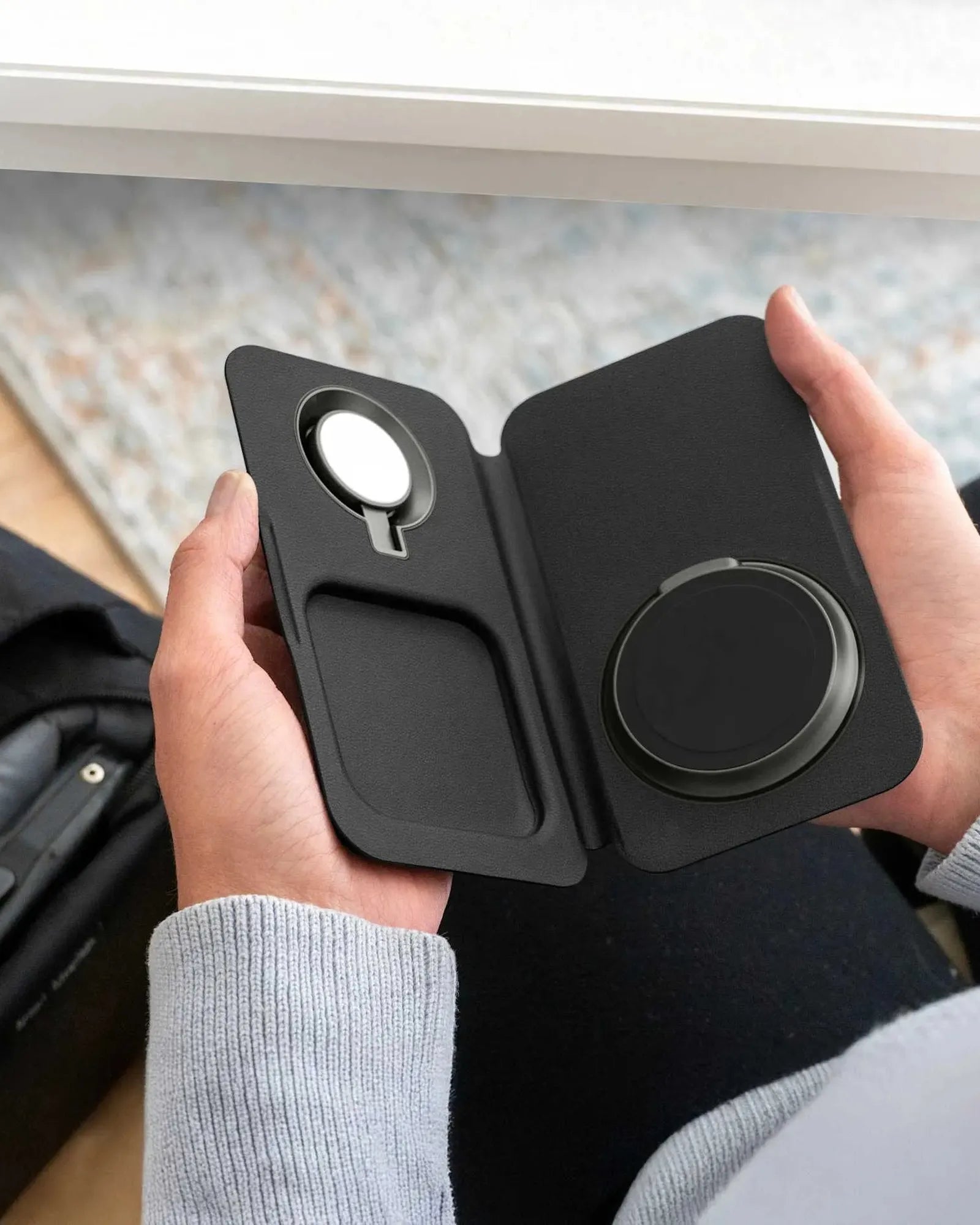 Custom foldable 3-in-1 wireless charger for Apple - 12