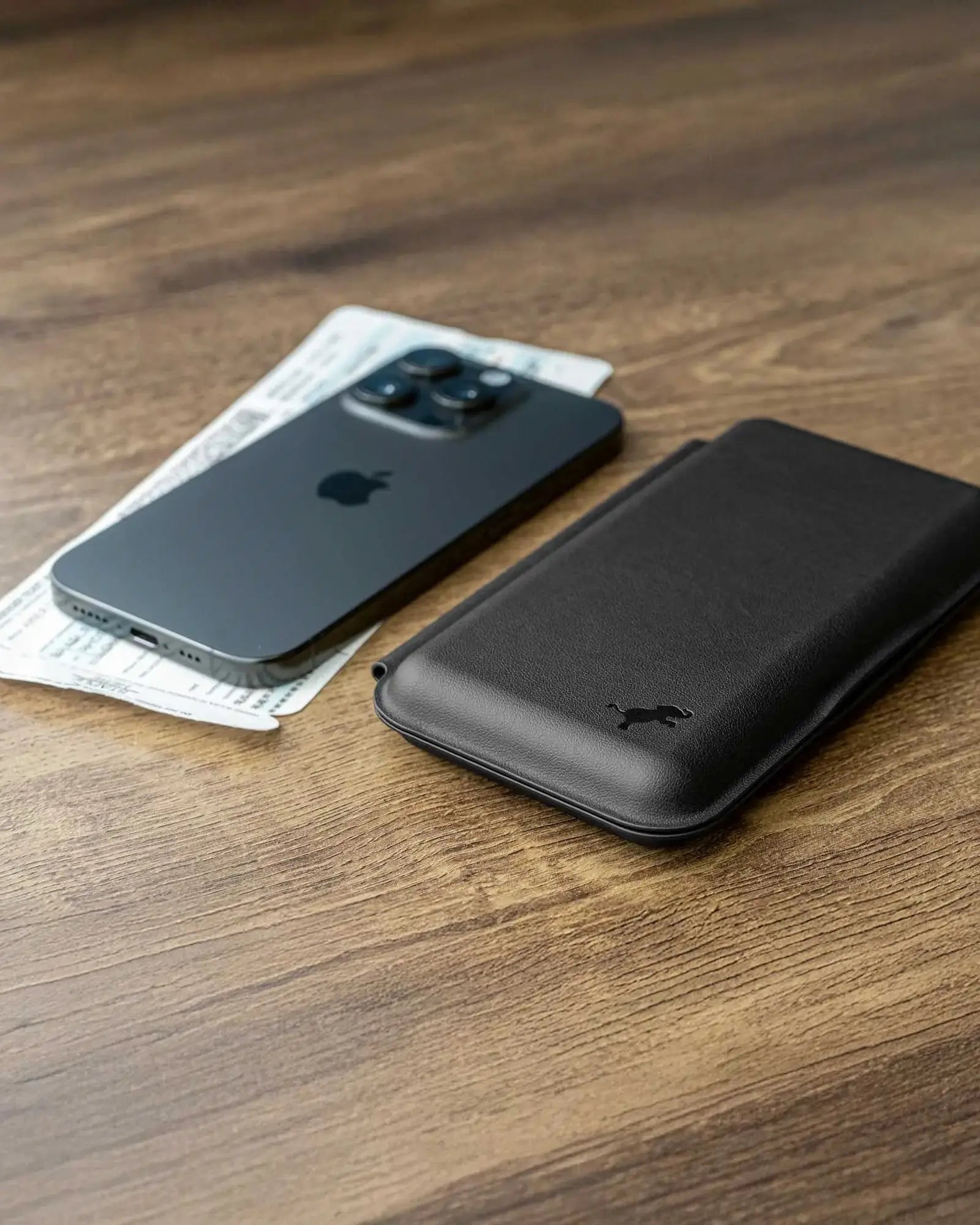 Custom foldable 3-in-1 wireless charger for Apple - 16