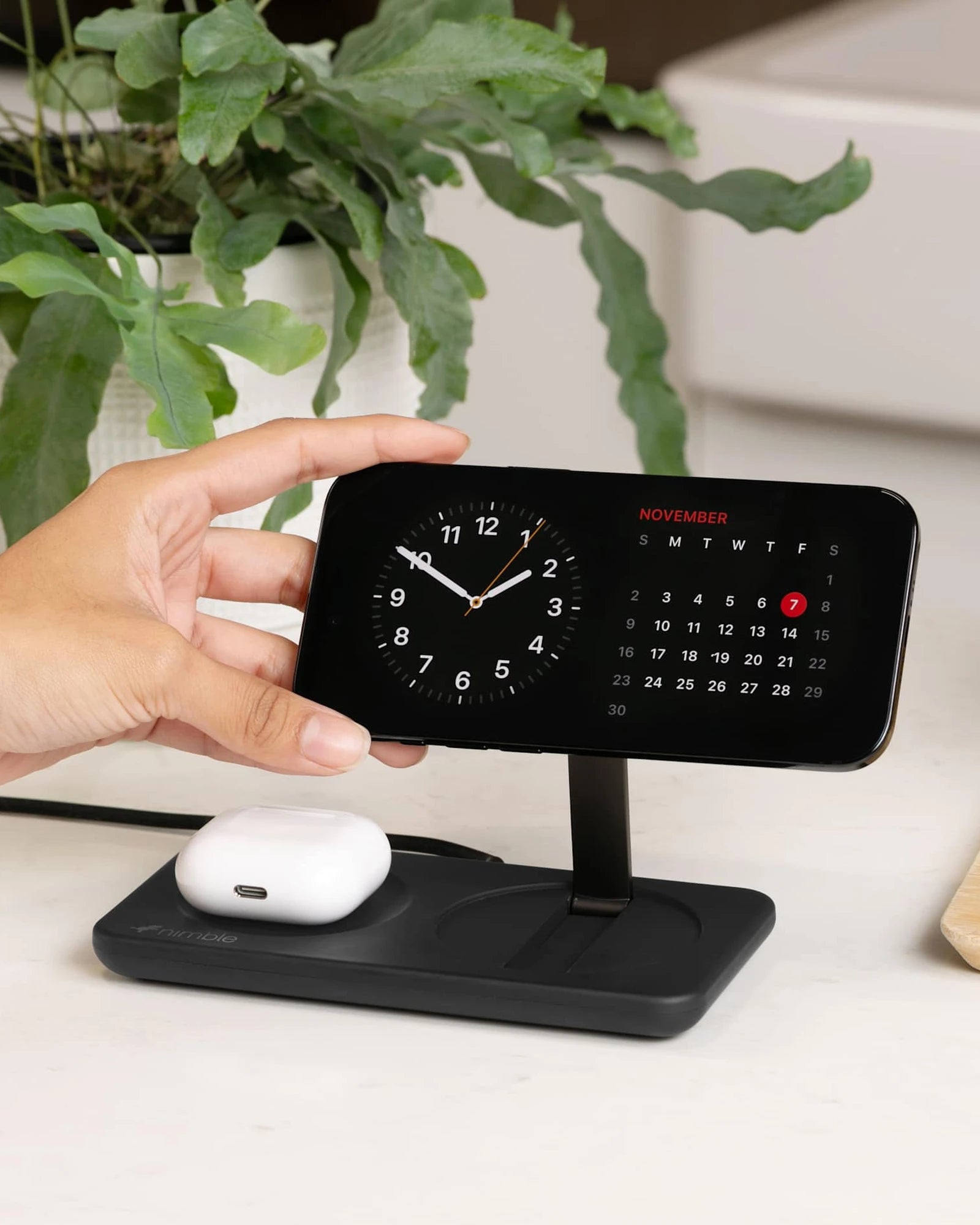 Custom recycled aluminum 25W wireless charging stand - 4