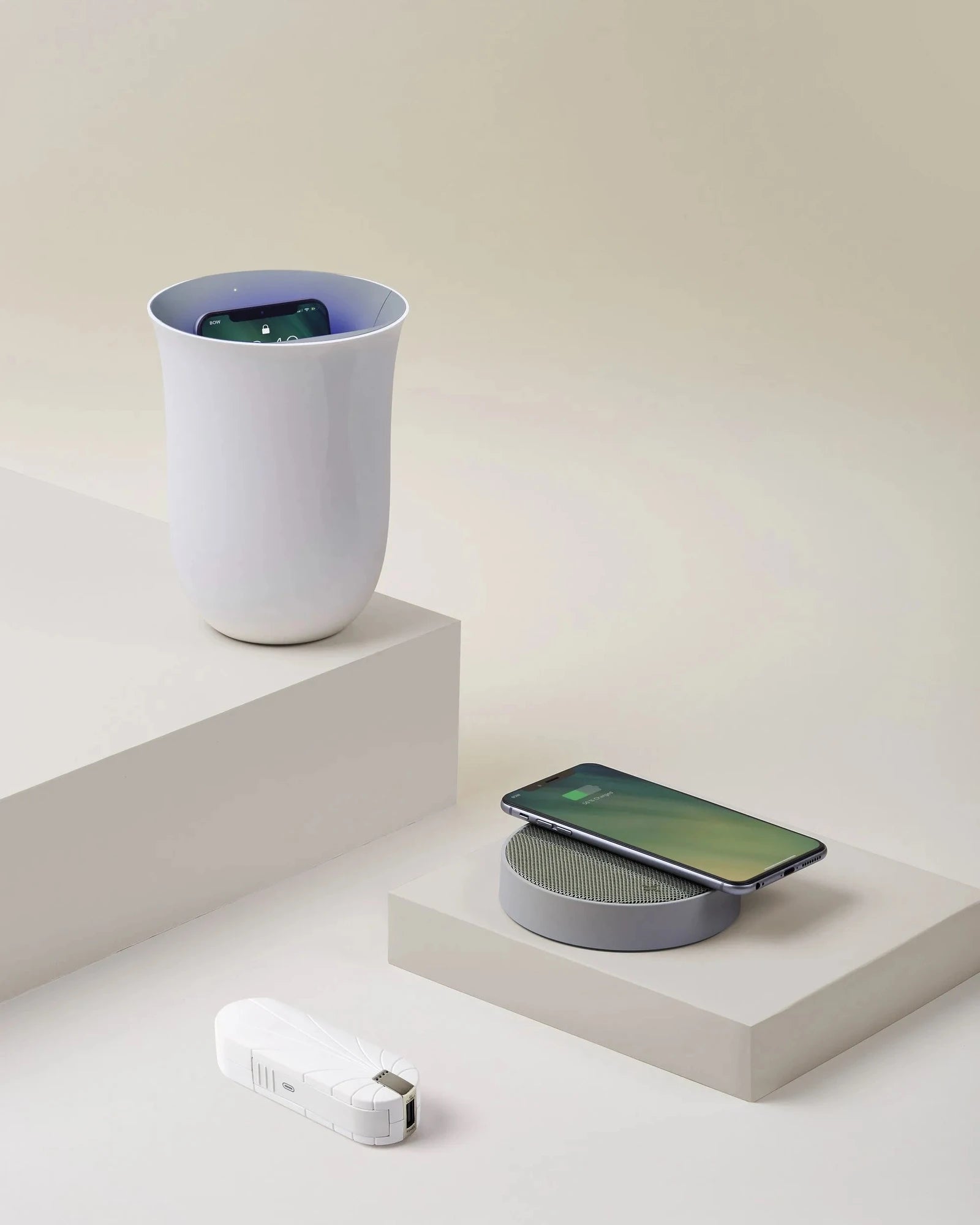 Custom wireless charger Lexon Oblio phone sanitizer - 2