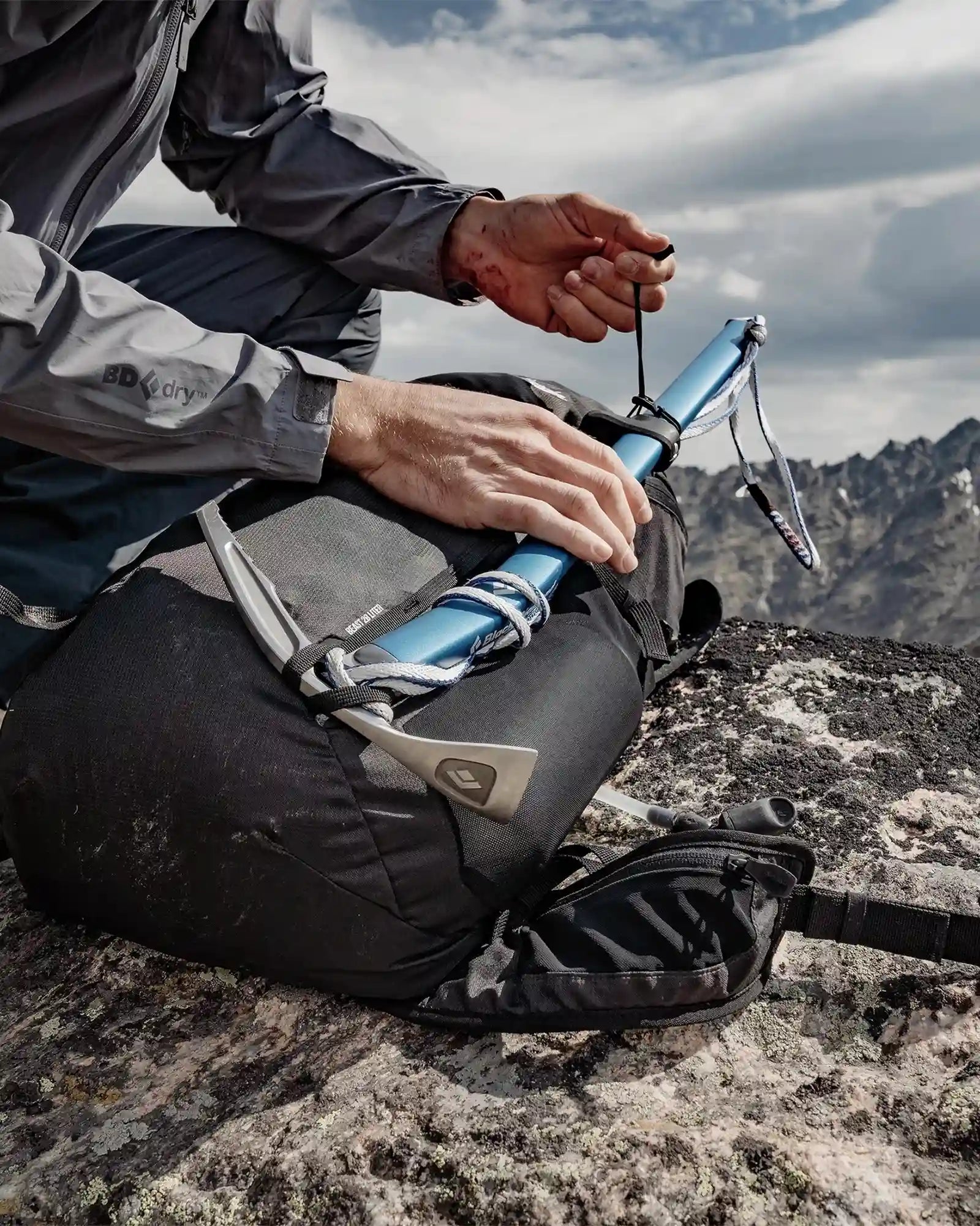 Custom 28L technical backpack ultralight frame pack - 7